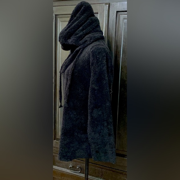 Fuzzy Black PULLOVER hoodie- size Large - Picture 2 of 8